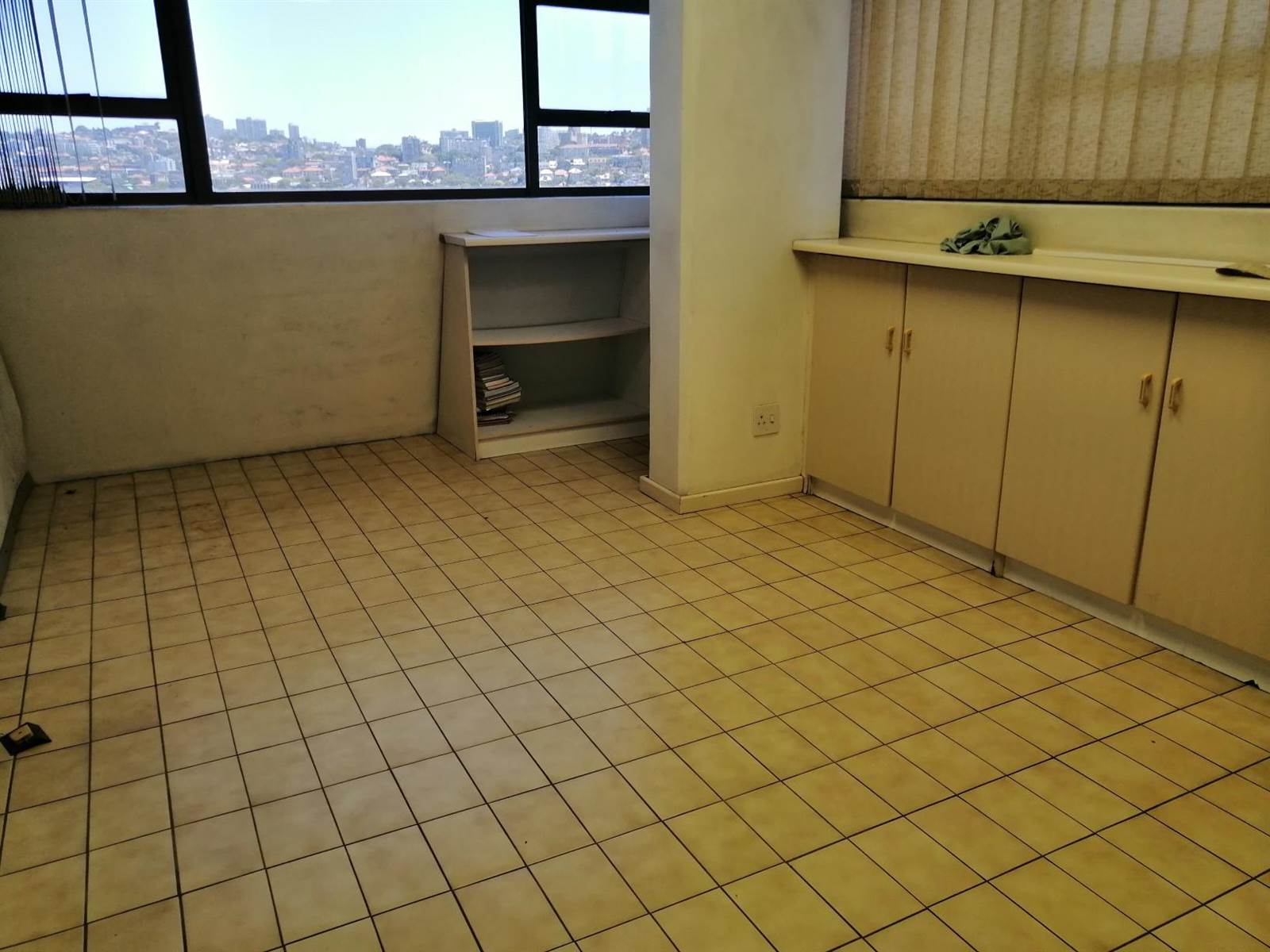 165  m² Commercial space in Durban CBD photo number 14
