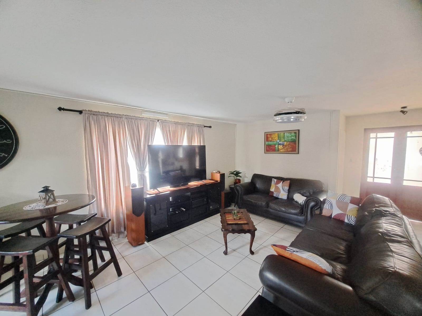 3 Bed Townhouse in Bo Dorp photo number 2