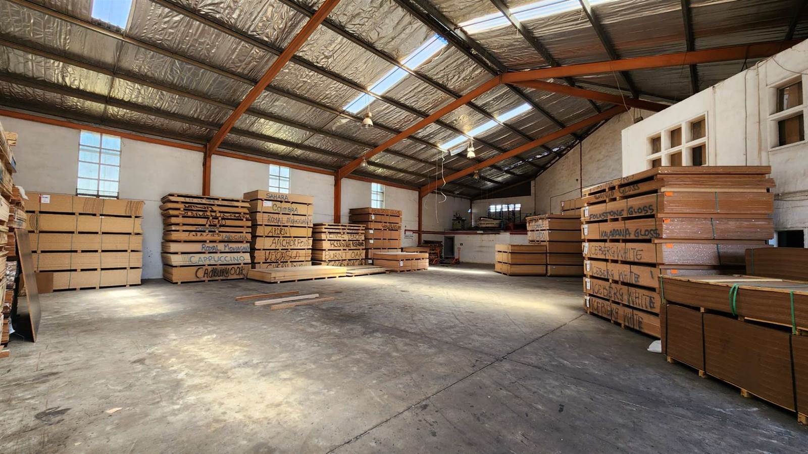605  m² Industrial space in Springfield photo number 3