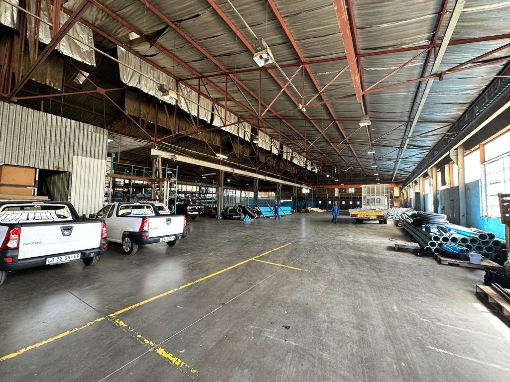 2200  m² Industrial space in Clayville photo number 14