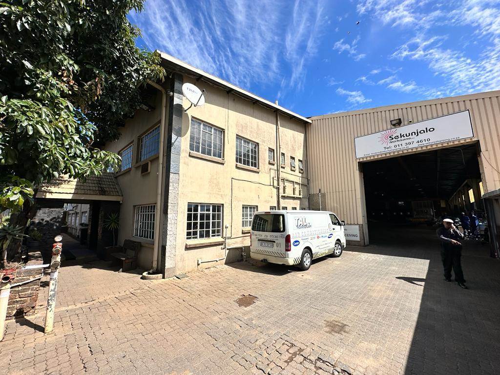 2200  m² Industrial space in Clayville photo number 1