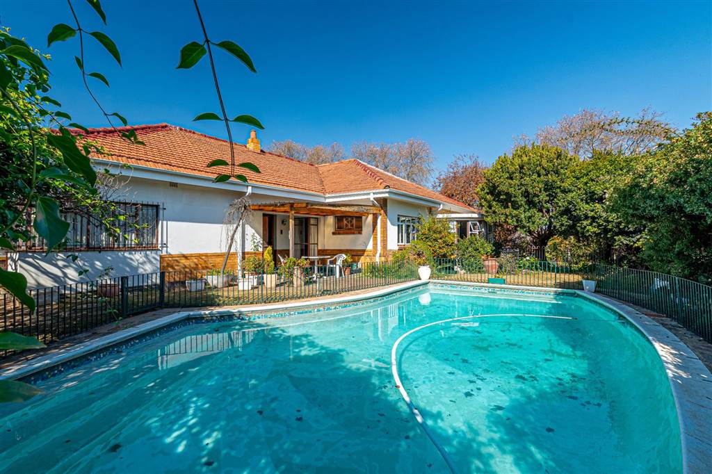 4 Bedroom House 4 Bedroom House