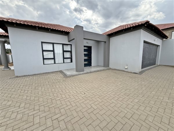 4 Bedroom House 4 Bedroom House