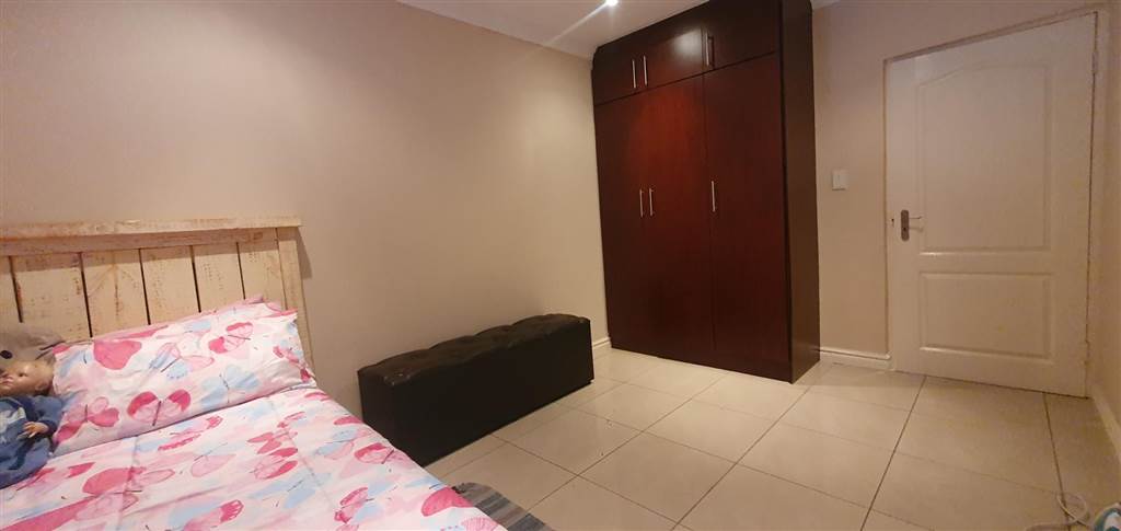 3 Bed Apartment in Bulwer photo number 16