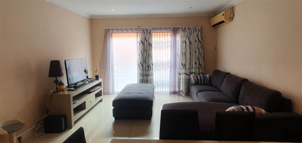 3 Bed Apartment in Bulwer photo number 13