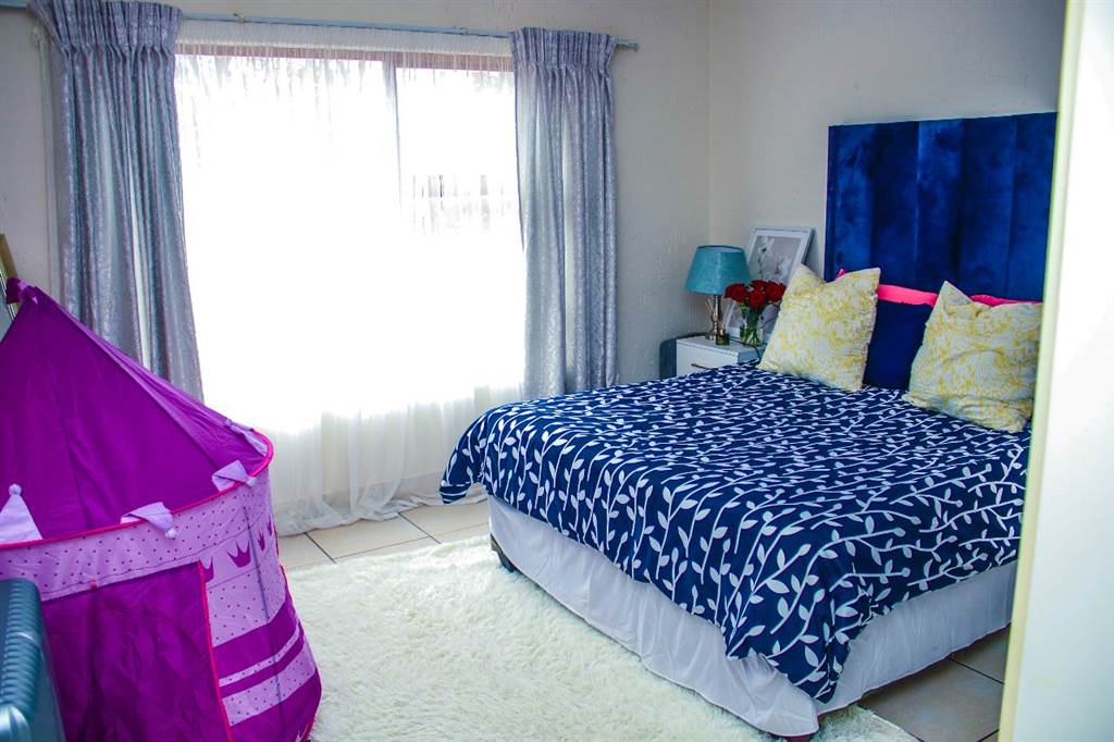 2 Bed Apartment in Boksburg Central photo number 8