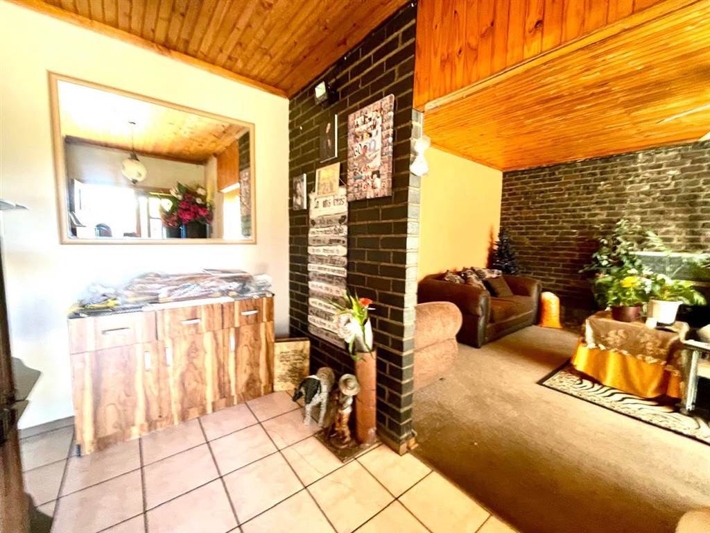 5 Bed House in Secunda photo number 4