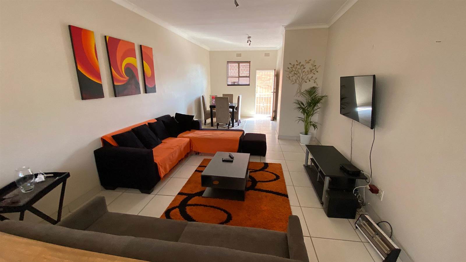 1 Bed Apartment in Carletonville photo number 2