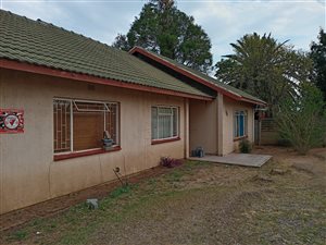 10 Bed House in Barry Hertzog Park