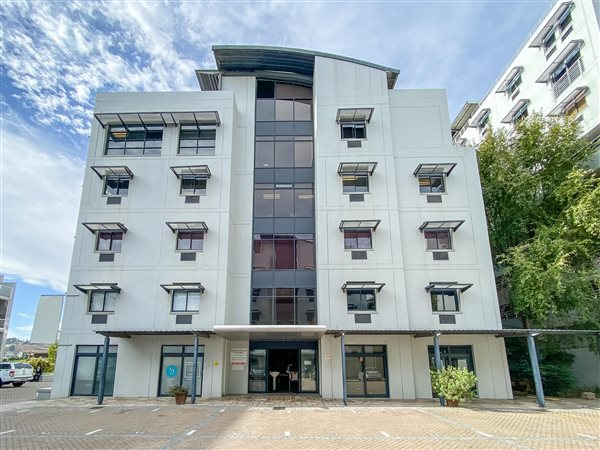 584  m² Commercial space