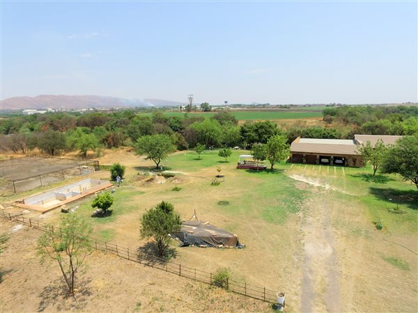 2.2 ha Farm in Zandfontein AH
