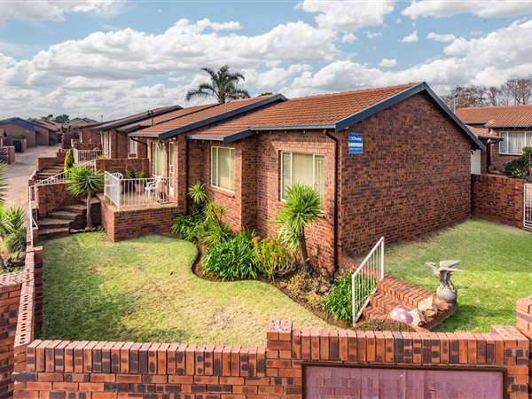 3 Bedroom Townhouse 3 Bedroom Townhouse