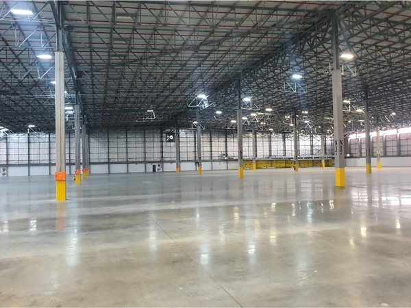 10 000  m² Industrial space