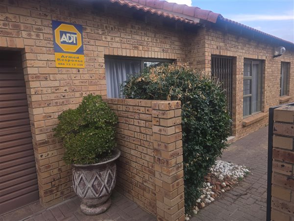 3 Bedroom Townhouse 3 Bedroom Townhouse