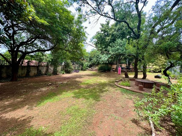 1164 m² Land available in Lynnwood Manor