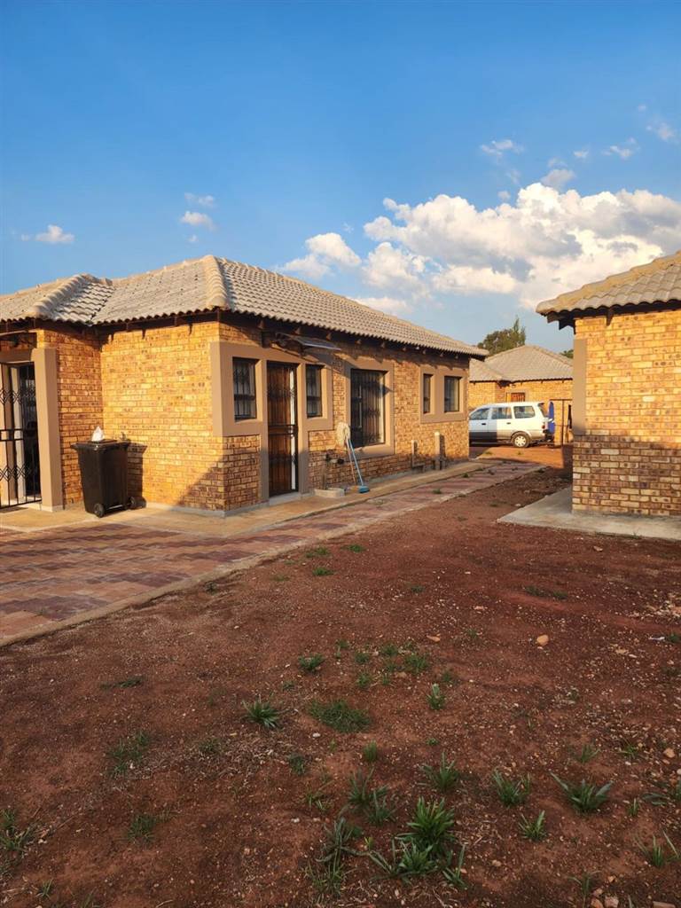 3 Bed House in Daggafontein photo number 4