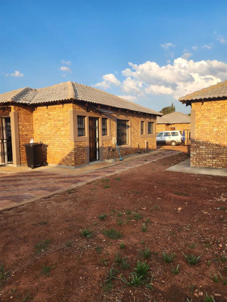 3 Bed House in Daggafontein photo number 5
