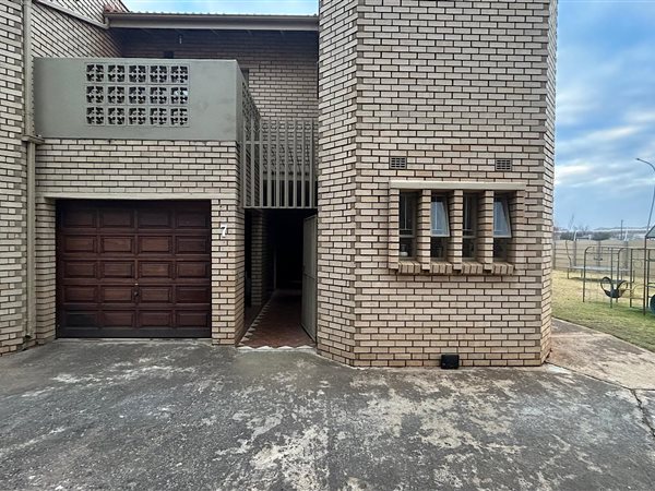 4 Bedroom Townhouse