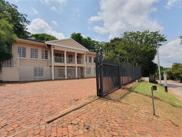 408  m² Commercial space