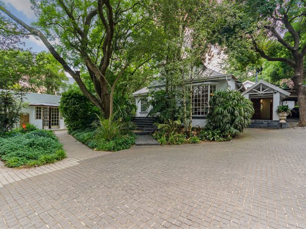 5 Bed House in Craighall Park