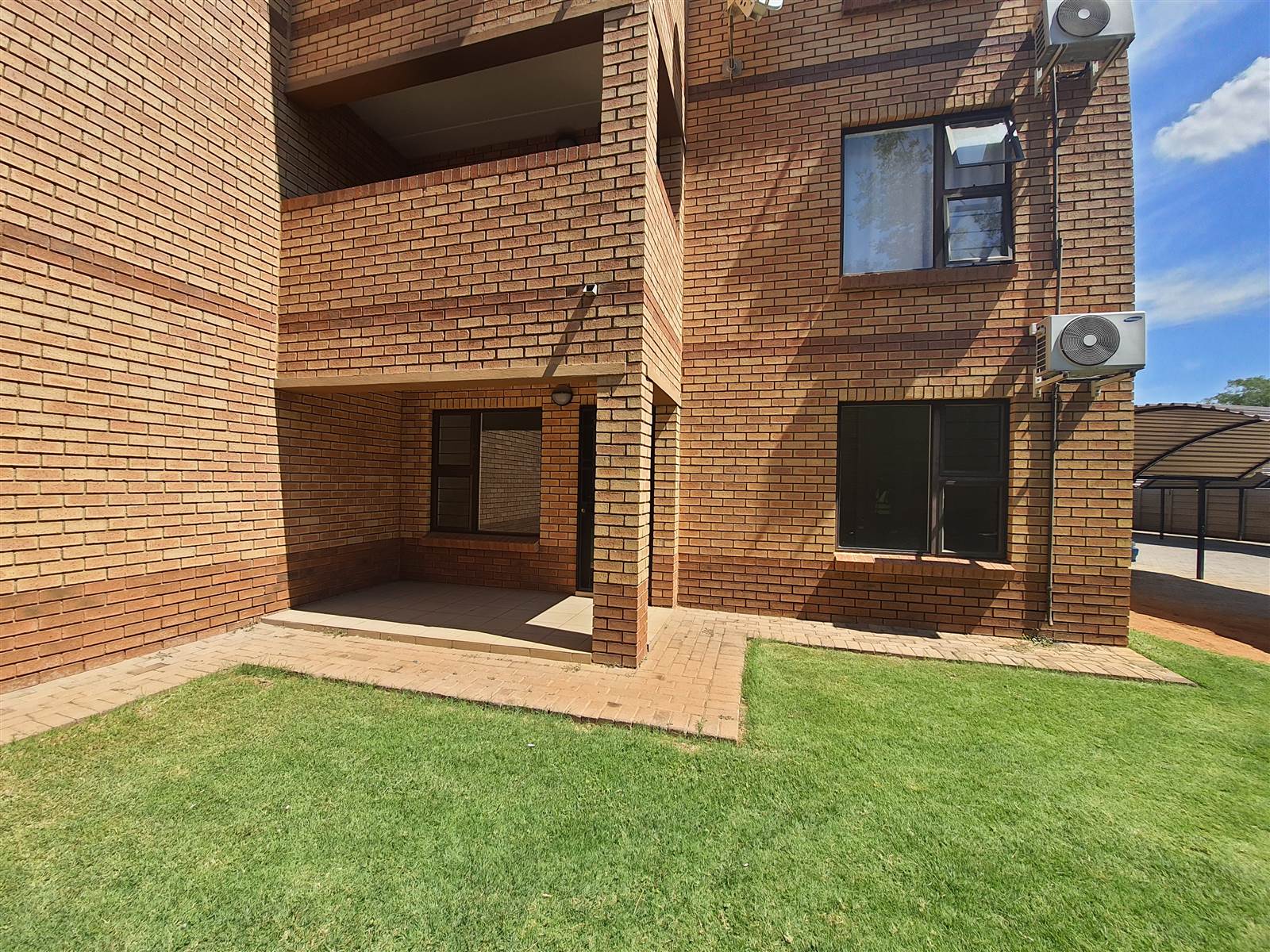 2 Bed Apartment in Lephalale (Ellisras) photo number 12