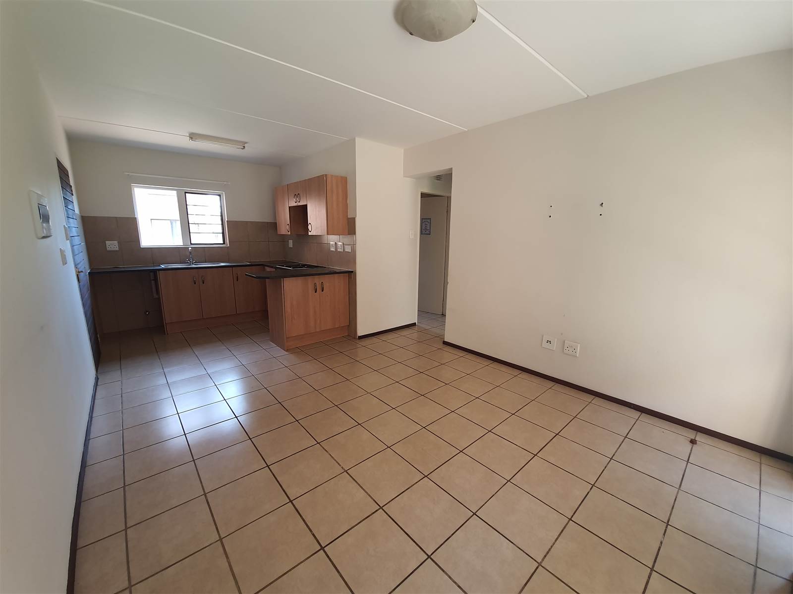 2 Bed Apartment in Lephalale (Ellisras) photo number 4