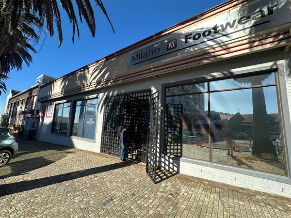 394 m² Retail Space 394 m² Retail Space