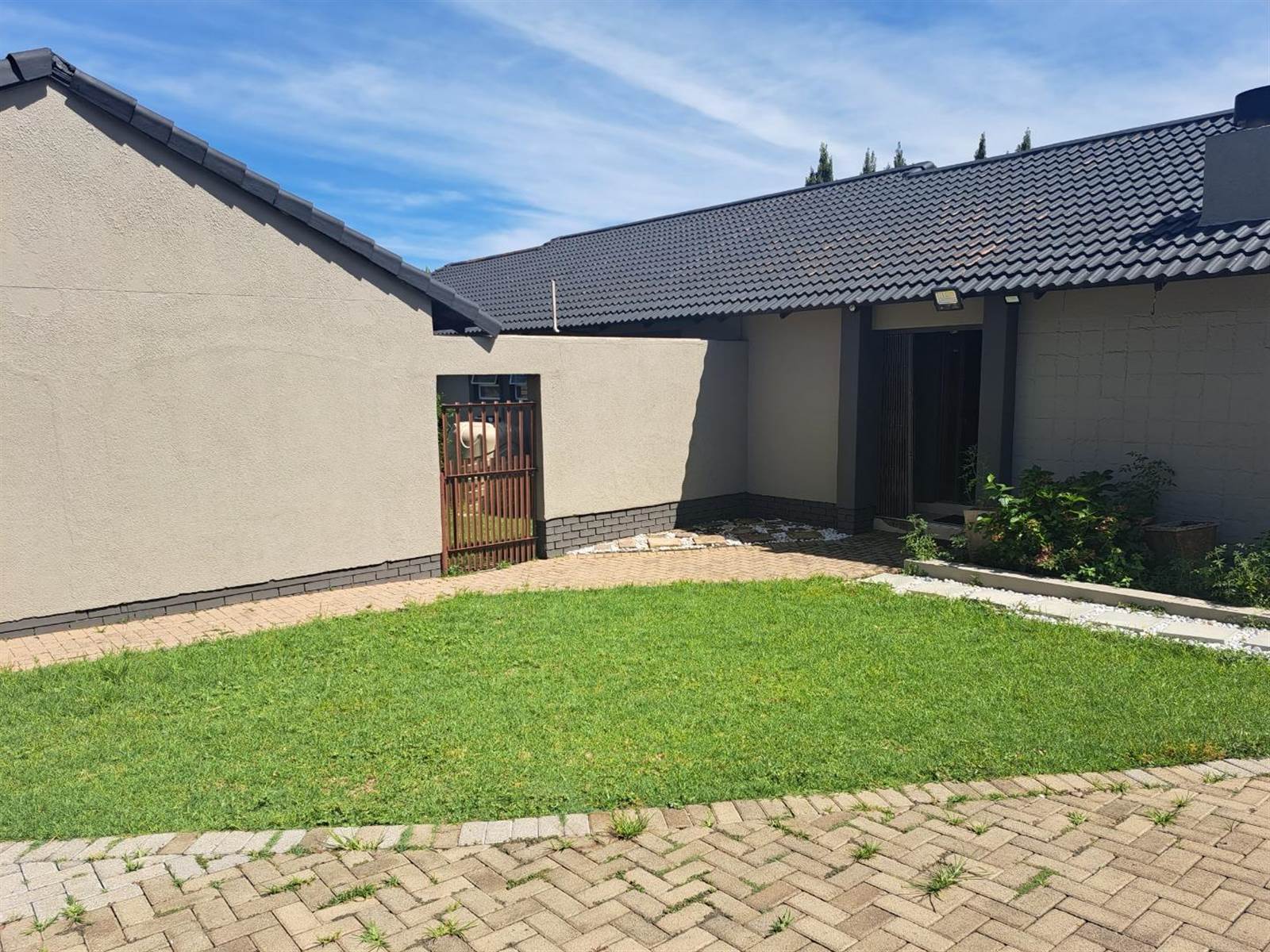 4 Bed House in Secunda Central photo number 2