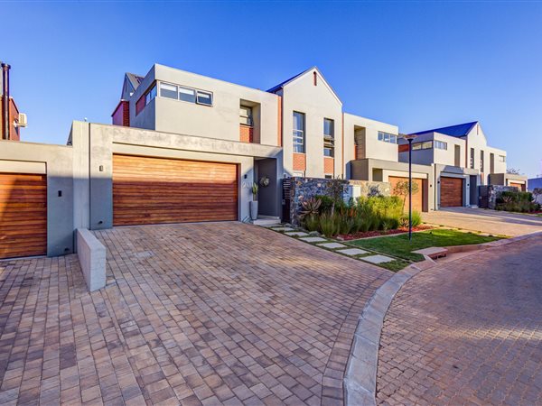 3 Bedroom Townhouse 3 Bedroom Townhouse