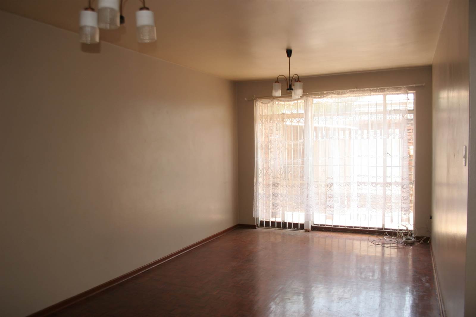 12 Bed Apartment in Rosettenville photo number 5
