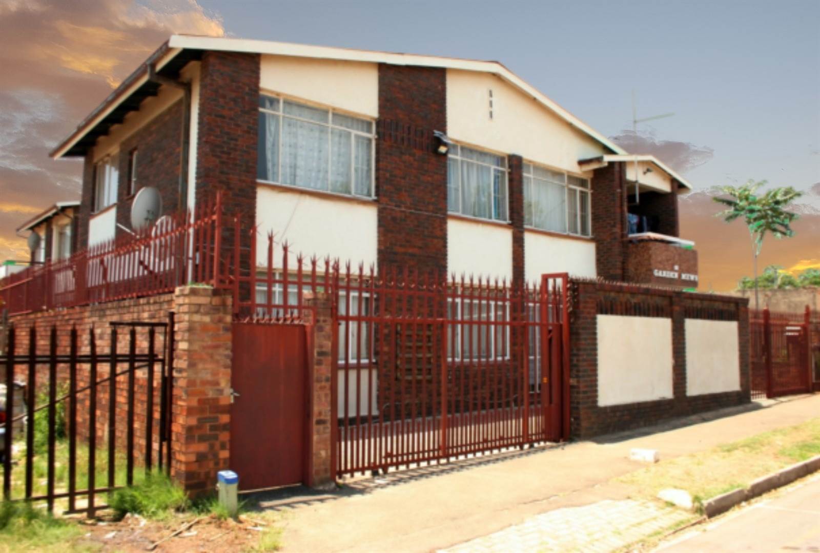 12 Bed Apartment in Rosettenville photo number 1