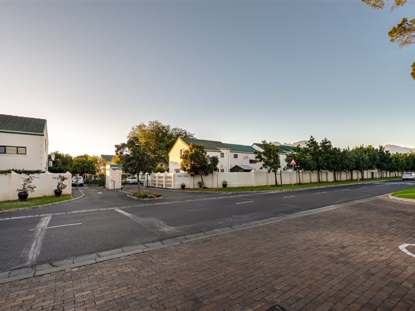 2 Bedroom House 2 Bedroom House