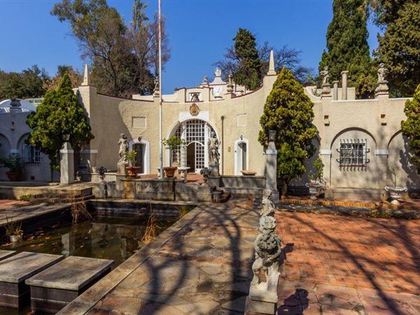 6 Bed House in Saxonwold