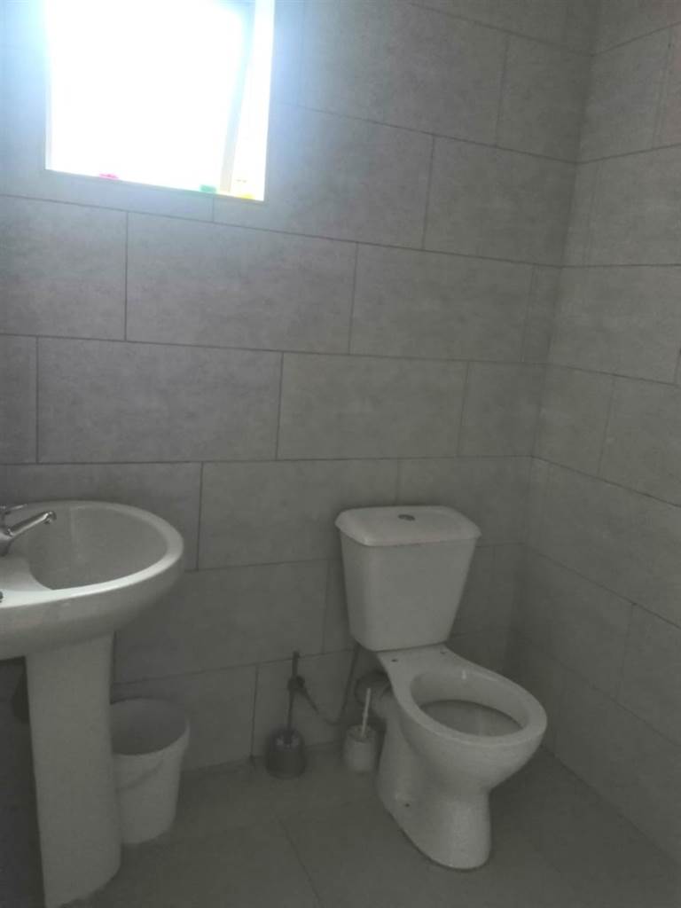 5 Bed House in Pietermaritzburg Central photo number 11