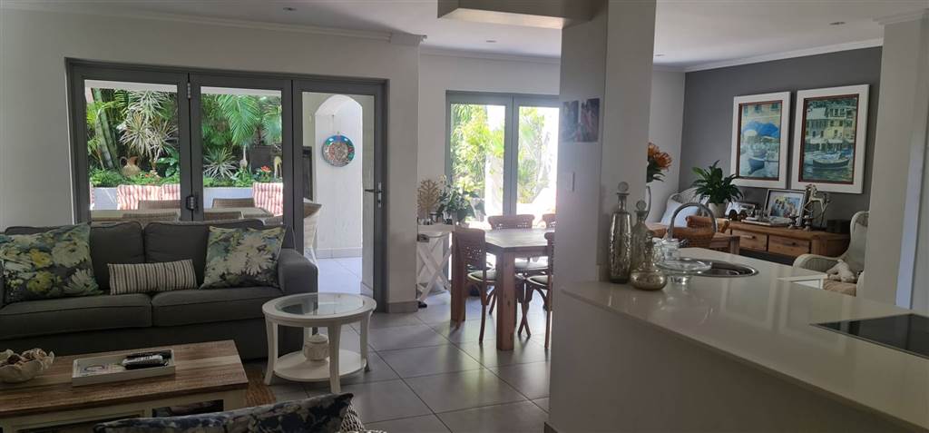 3 Bed Townhouse in Umhlanga Ridge photo number 3