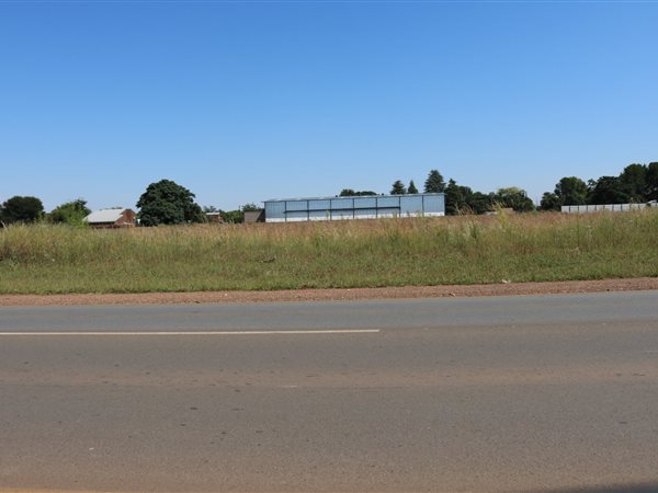 4000 m² Land available in Highbury