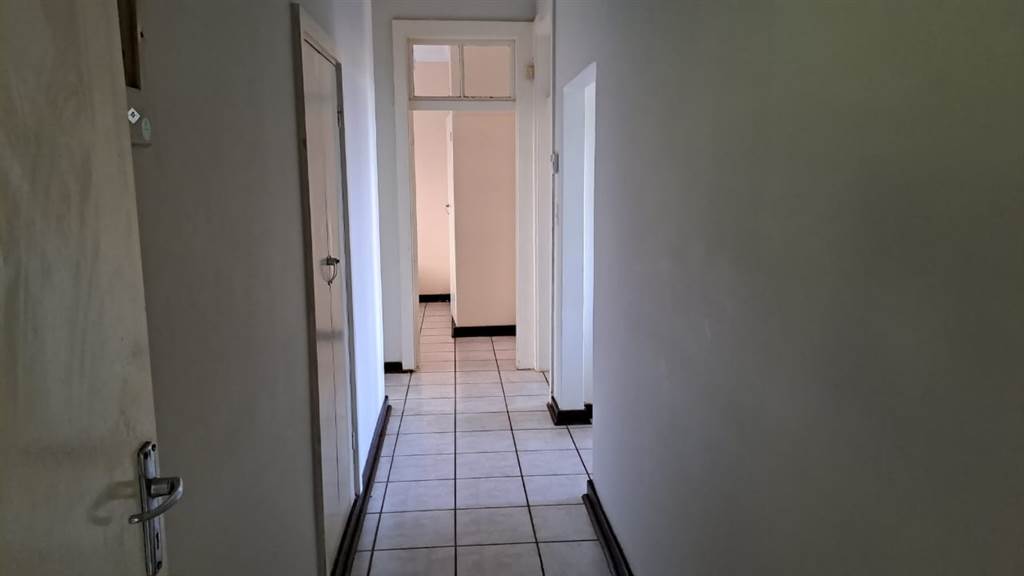 2 Bed Townhouse in Umtentweni photo number 5
