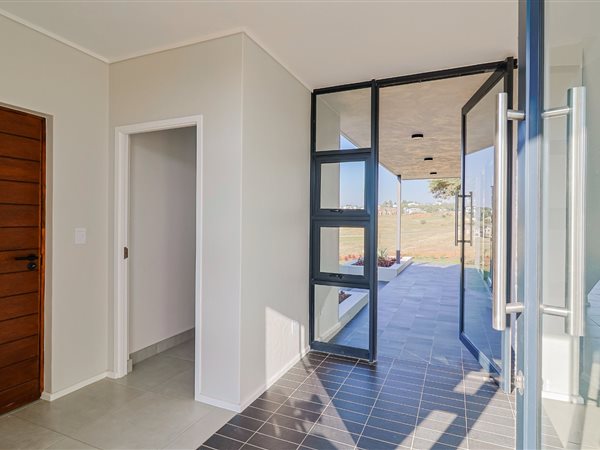 4 Bedroom House 4 Bedroom House