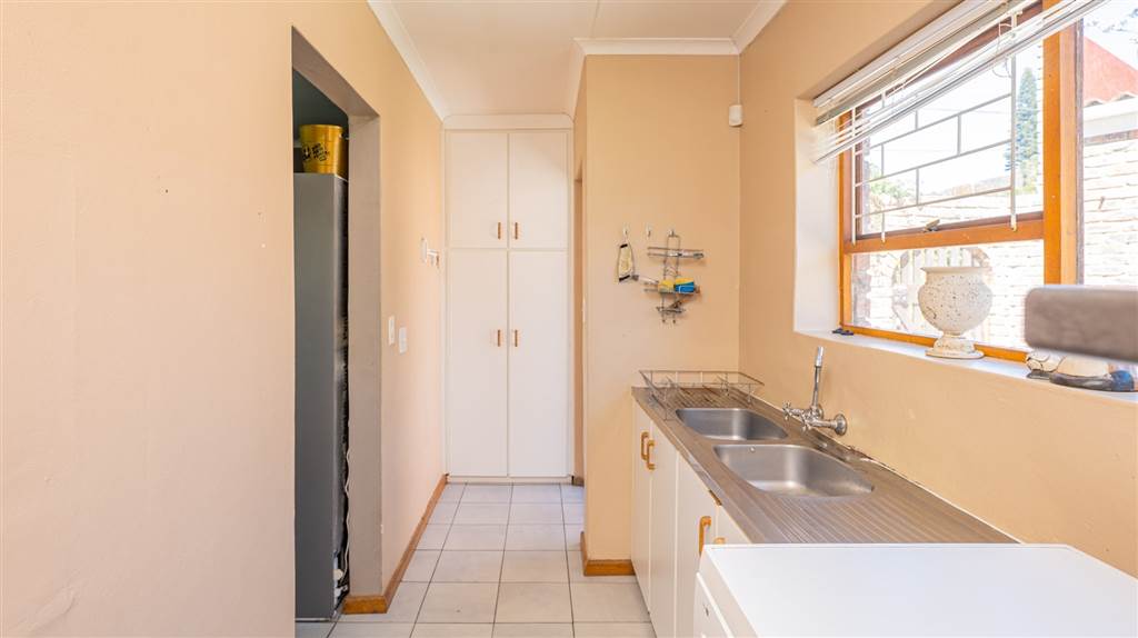 5 Bed House in Bredasdorp photo number 11