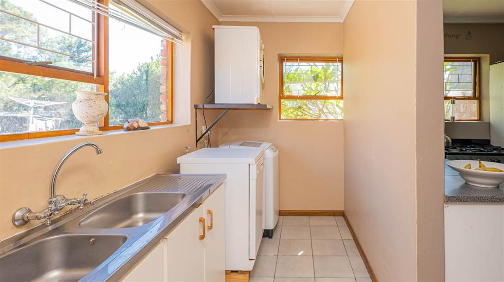 5 Bed House in Bredasdorp photo number 9
