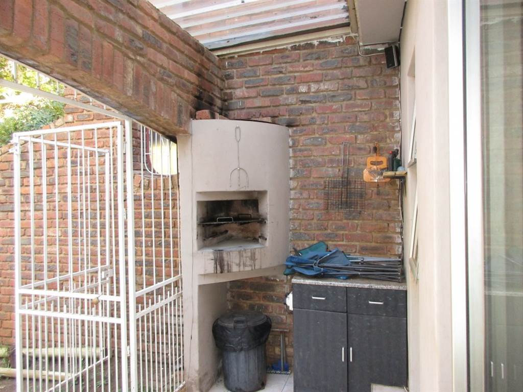 3 Bed Townhouse in Middelburg Central photo number 12