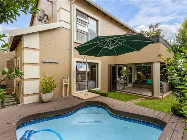 3 Bed Townhouse in Douglasdale