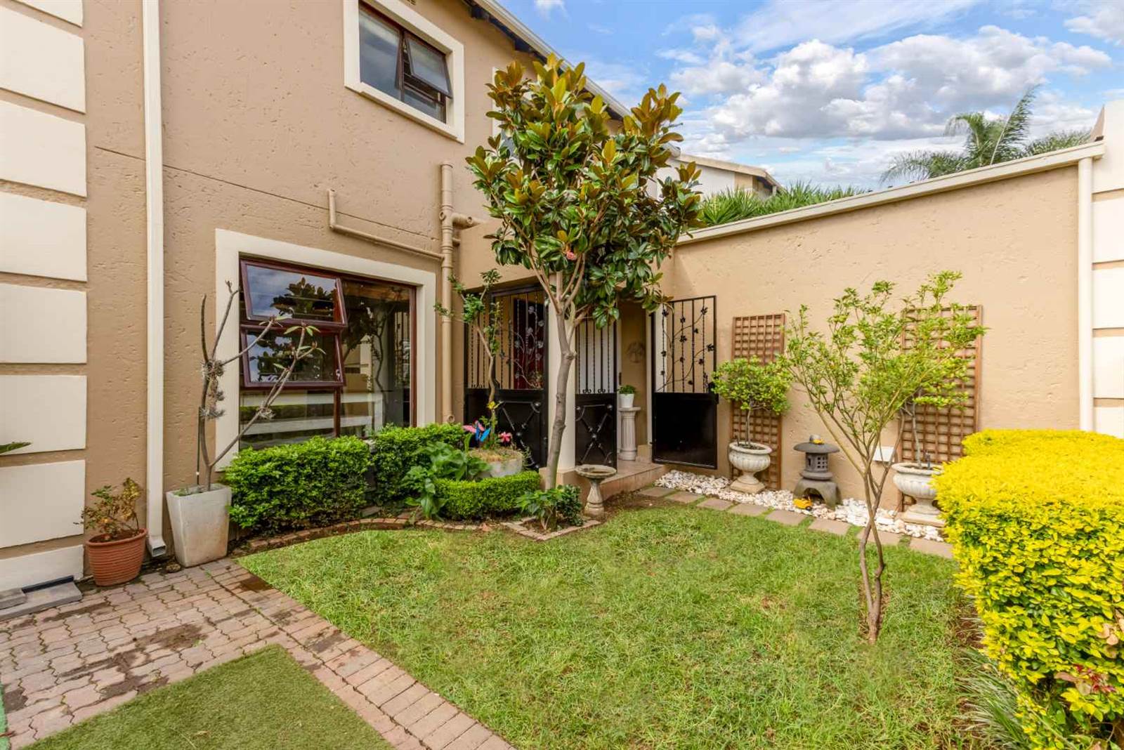 3 Bed Townhouse in Douglasdale photo number 24