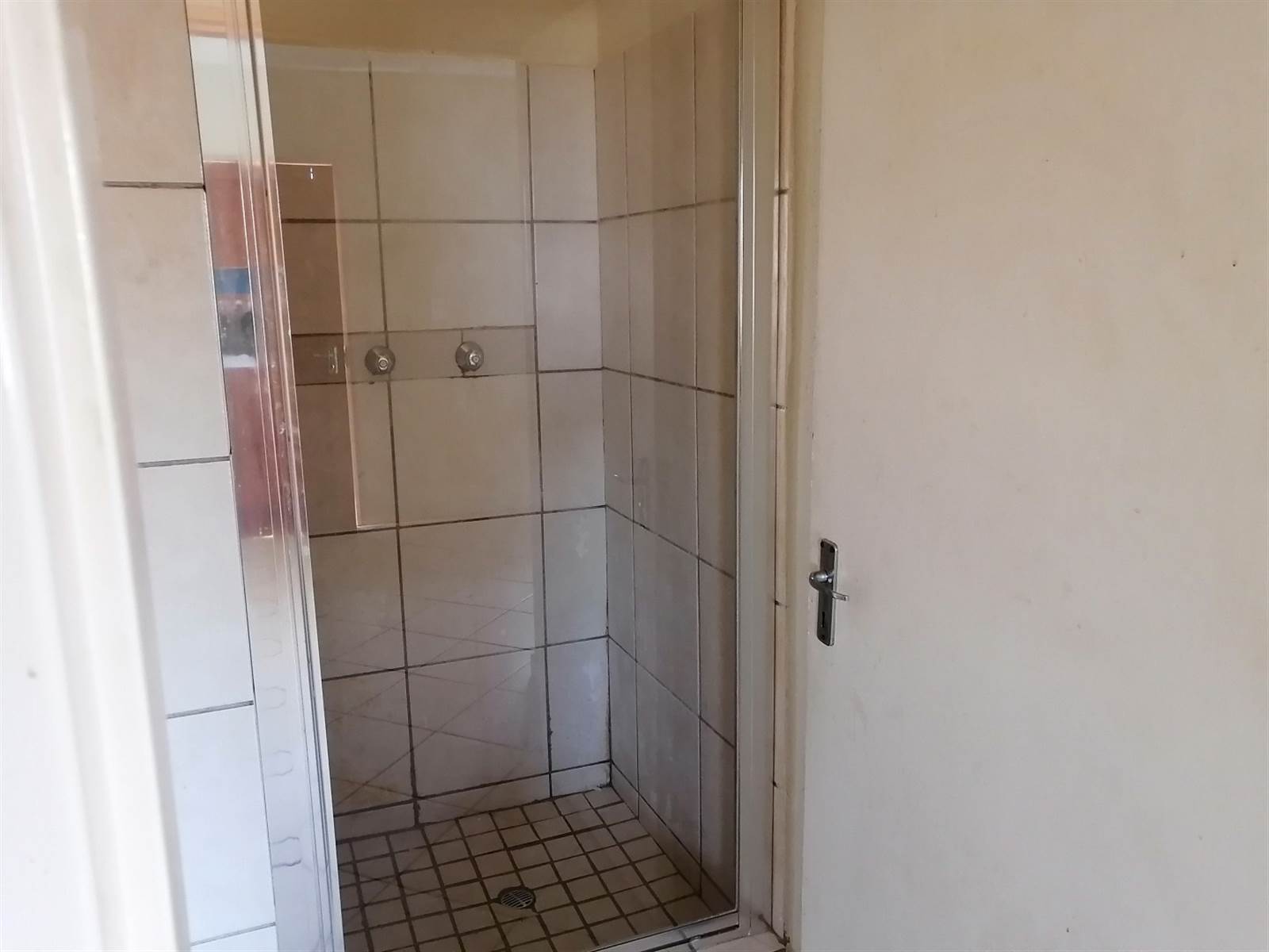 1 Bed Apartment in Randfontein Central photo number 7