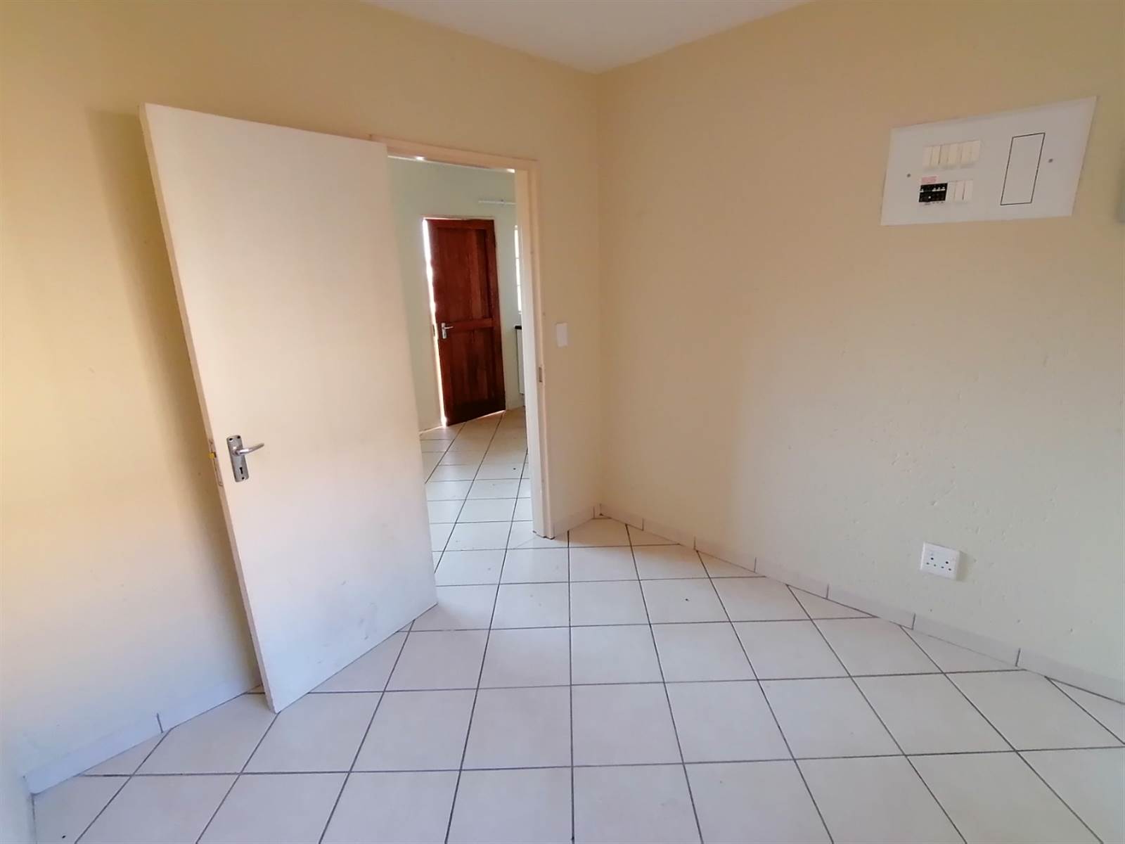 1 Bed Apartment in Randfontein Central photo number 6