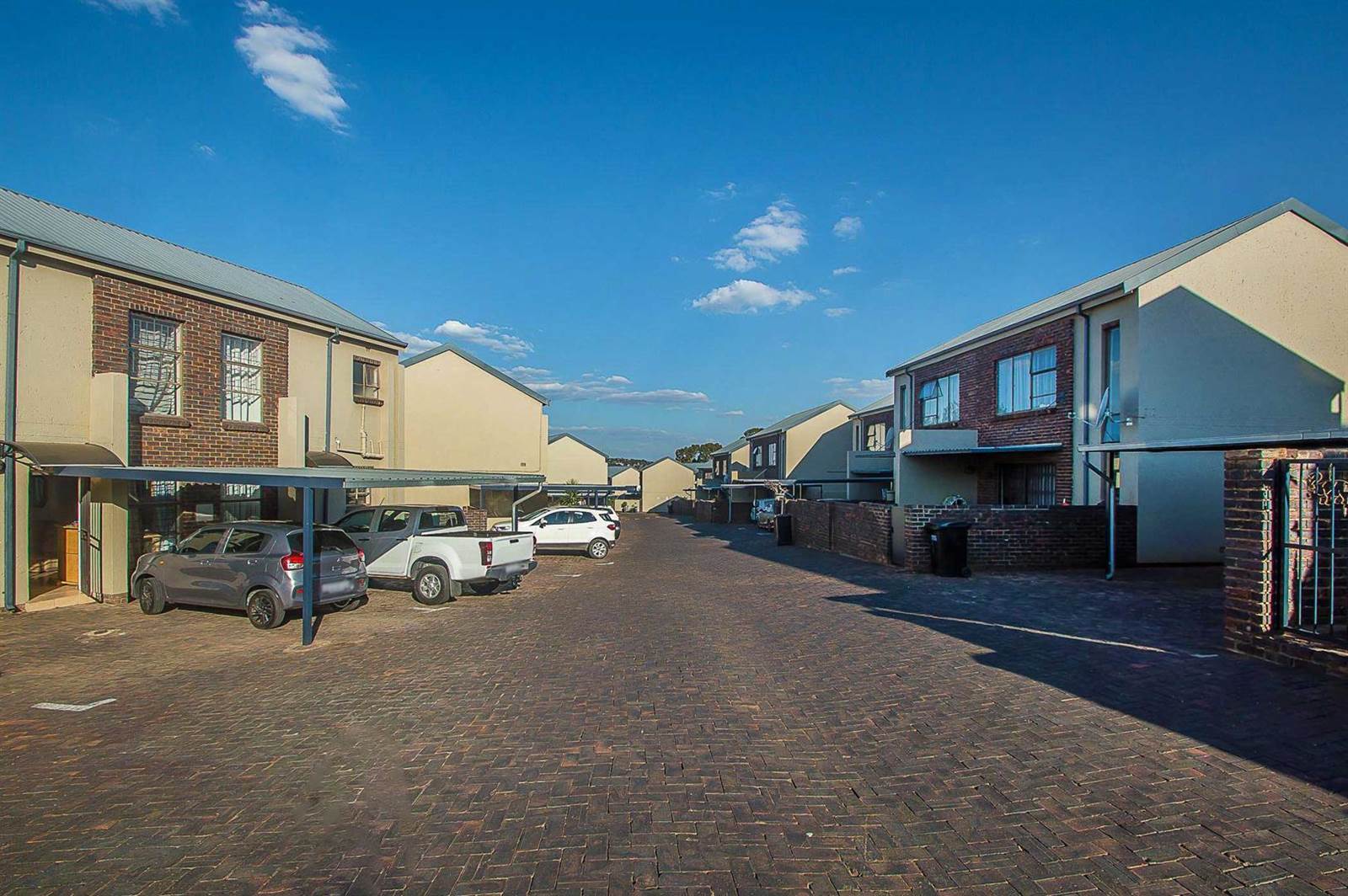 2 Bed Townhouse in Rangeview photo number 6