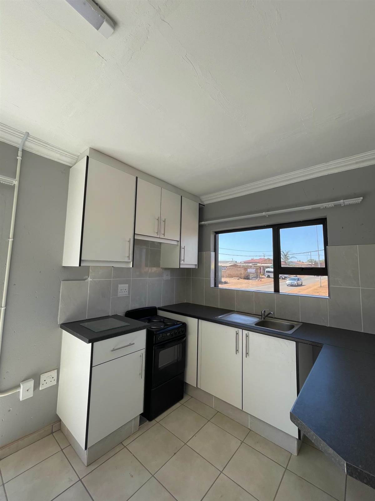Bachelor apartment in Mamelodi photo number 3