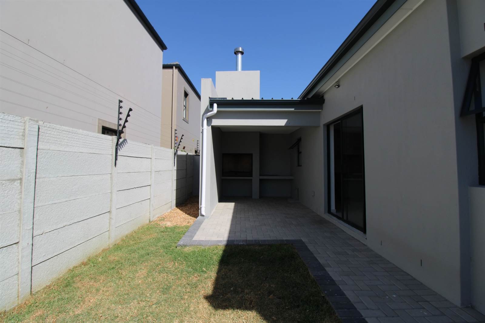 3 Bed Townhouse in Parklands North photo number 21