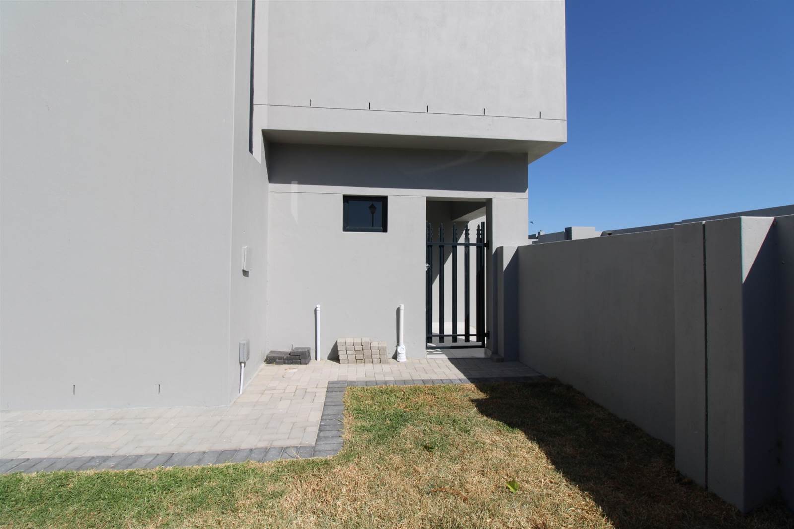3 Bed Townhouse in Parklands North photo number 24