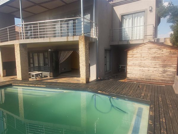 4 Bedroom House 4 Bedroom House